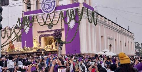 La se&ntilde;ora suele aparecer en Jueves Santo o Viernes Santo. (Foto: H&eacute;ctor G&oacute;mez/Colaborador)