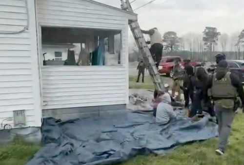 Los agentes de ICE llegaron cuando los guatemaltecos estaban terminando los trabajos. (Foto: Redes sociales)