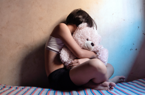 La ni&ntilde;a qued&oacute; en resguardo de un familiar. (Foto: ilustrativa) 