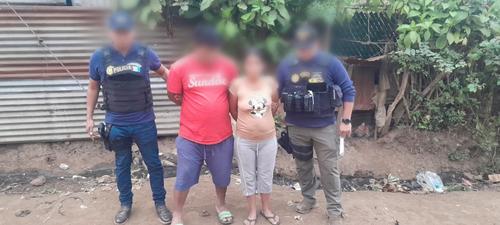 Sindy M y Luis P fueron capturados por violencia en contra de una ni&ntilde;a de 4 a&ntilde;os. (Foto: MP)