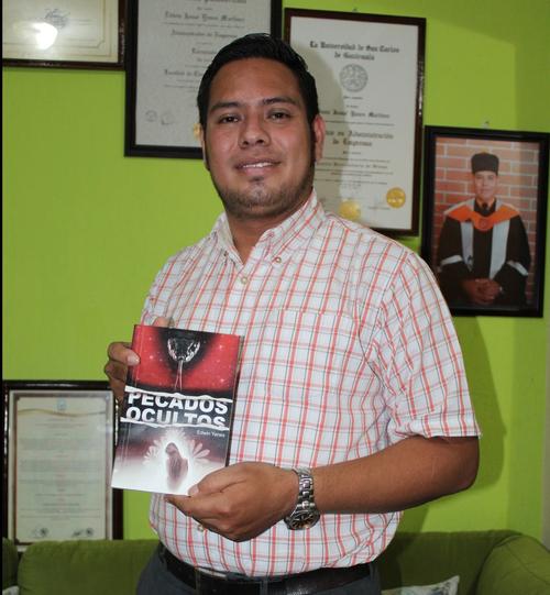 Desde su hogar, Edwin Yanes present&oacute; su tercer libro "Pecados ocultos". (Foto: Luis Padilla)