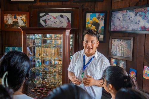 Gu&iacute;as atienden a los visitantes y explican todo lo que se almacena en el museo. (Foto: Pablo Miguel/Colaborador)