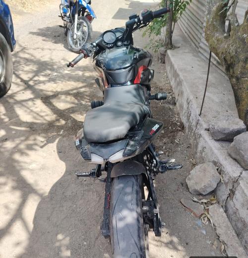 Los sospechosos huyeron en motocicleta y luego huyeron entre matorrales. (Foto: PNC)