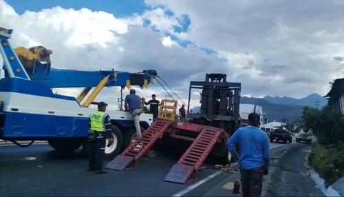 Fallas mec&aacute;nicas en transporte pesado provocan congestionamiento hacia Villa Nueva. (Foto: MuniGuate)