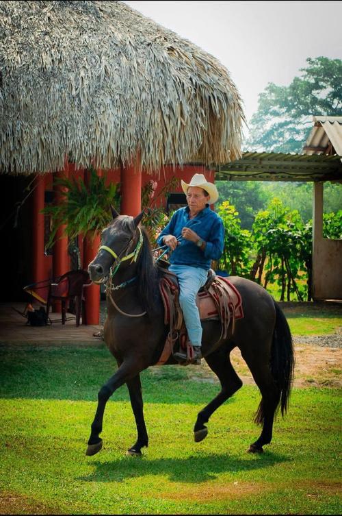 Mario Ochoa, conocido como "Don Mayo" falleci&oacute; tras un accidente vial. (Foto: Redes sociales)