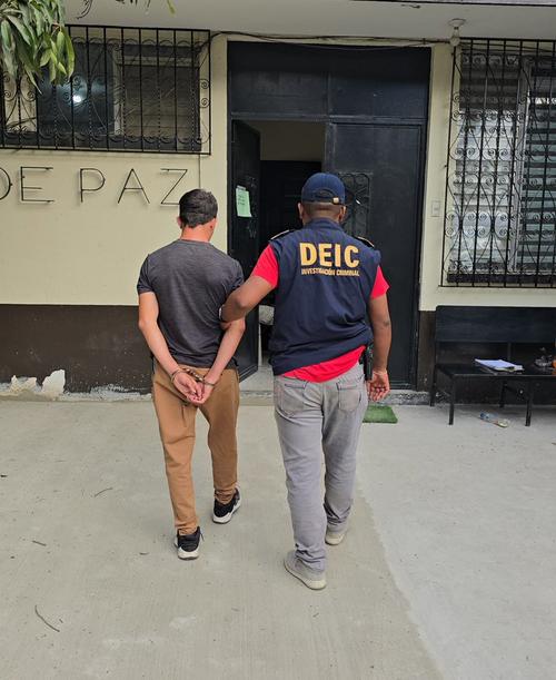 El hombre fue capturado tras una denuncia. (Foto: PNC)