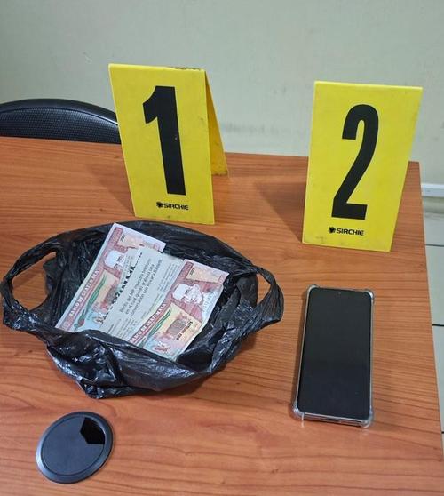 El capturado chantajeaba a su v&iacute;ctima a cambio de no publicar fotos &iacute;ntimas. (Foto: PNC)