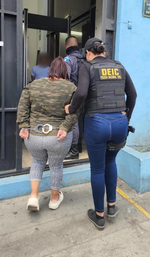 Dos personas fueron detenidas por delitos vinculados a la trata de personas. (Foto: PNC)