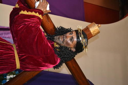 El anda en que recorre las calles, llega a ser cargada por hasta 30 feligreses que le rinden homenaje con mucha devoci&oacute;n. (Foto: &Eacute;lfego Escobar/Colaborador)