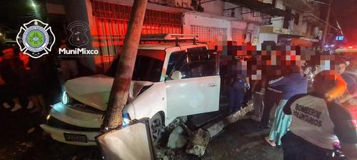 El conductor del veh&iacute;culo se encontraba en presunto estado de ebriedad. (Foto: Bomberos Municipales Mixco)