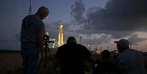 La NASA habilit&oacute; enlaces para seguir el evento, ver im&aacute;genes y rastrear la nave Ori&oacute;n. (Foto: AFP)