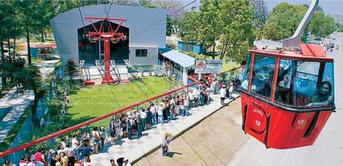 Cientos de personas hac&iacute;an fila para utilizar el telef&eacute;rico y apreciar el Lago de Amatitl&aacute;n desde el aire. (Foto: Redes sociales)