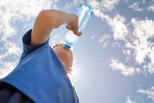 Se recomienda el uso de protector solar y mantenerse hidratado. (Foto ilustrativa: Shutterstock)