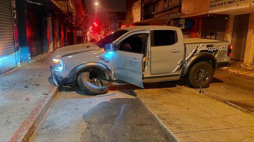 La estructura de ambos veh&iacute;culos sufrieron da&ntilde;os severos. (Foto: Bomberos Municipales)