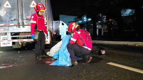 La v&iacute;ctima falleci&oacute; en el lugar por politraumatismo. (Foto: Bomberos Municipales)