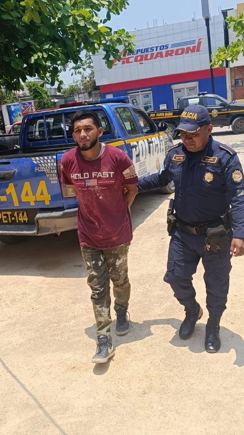 El hombre fue retenido por testigos que evitaron que escapara de la escena del hecho. (Foto: Roberto Morales)