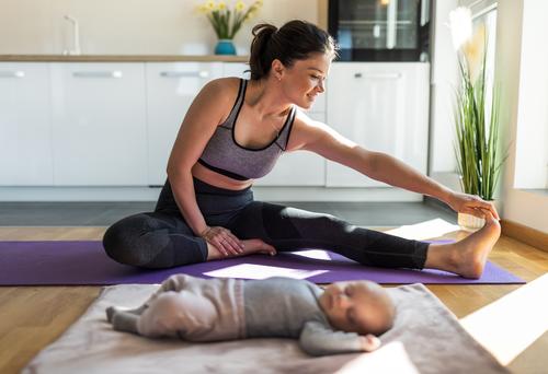 Mientras tu beb&eacute; descansa, reg&aacute;late unos minutos para moverte y cuidar de ti. (Foto: Shutterstock)