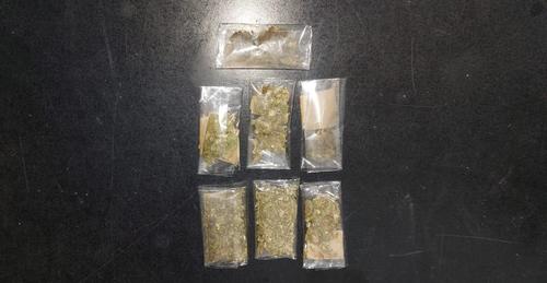 Siete envoltorios con marihuana fueron incautados. (Foto: PNC)