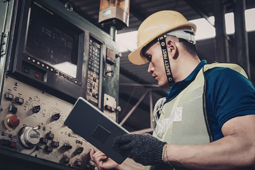 La modernizaci&oacute;n t&eacute;cnica es crucial para responder a las nuevas tendencias del mercado global. (Foto: Canva/Soy502)