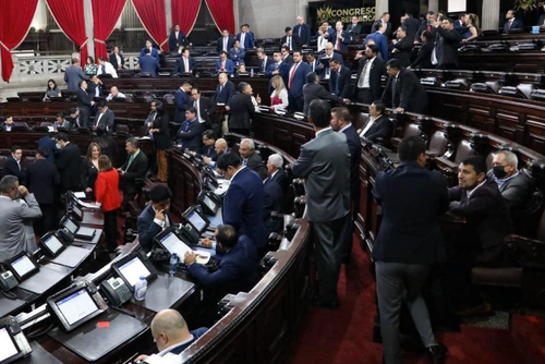El estancamiento de varias iniciativas de ley podr&iacute;a incidir en el clima de negocios competitivo. (Foto: Archivo/Soy502)