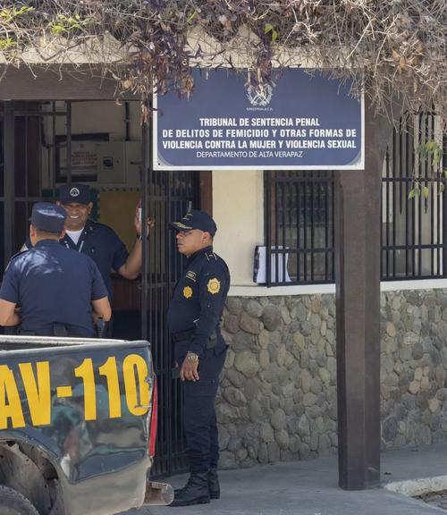 El posible atentado fue en el Tribunal de Sentencia Penal de Delitos de Femicidio y Otras Formas de Violencia contra la Mujer, en Cob&aacute;n, Alta Verapaz. (Foto: Irma Tzi/Colaboradora)