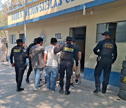Los detenidos fueron puestos a disposici&oacute;n de las autoridades correspondientes. (Foto: PNC)
