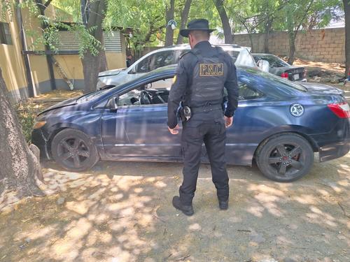 Los sindicados intentaron huir en un autom&oacute;vil, el cual termin&oacute; siendo consignado. (Foto: PNC)