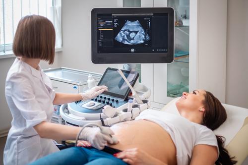 Lleva tus controles regulares durante el embarazo. (Foto: Shutterstock)