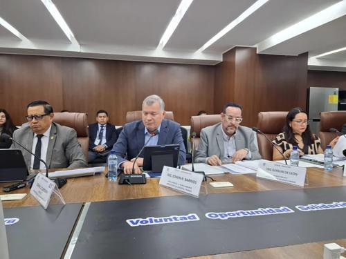 Seg&uacute;n el viceministro, el descuento se aplica desde la salida del combustible importado. (Foto: Bancada Vos)