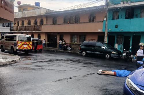 Vecinos del sector fueron alarmados tras escuchar las detonaciones de bala. (Foto: Bomberos Voluntarios)