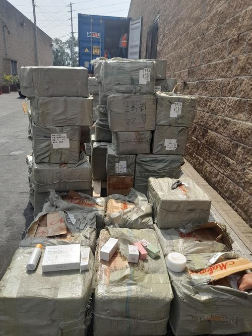 Dentro de las cajas pretend&iacute;an poner en el mercado 75 mil 707 art&iacute;culos falsificados. (Foto: MP)