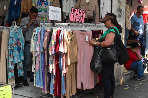Las madres guatemaltecas aprovechan a realizar compras necesarias con el dinero de las remesas. (Foto: Estuardo Paredes/Colaborador)