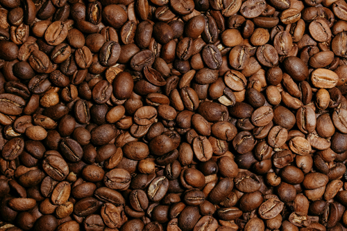 El caf&eacute; es un producto estrella en Guatemala pero existe preocupaci&oacute;n sobre su calidad ante las anomal&iacute;as clim&aacute;ticas. (Foto: Canva/Soy502)