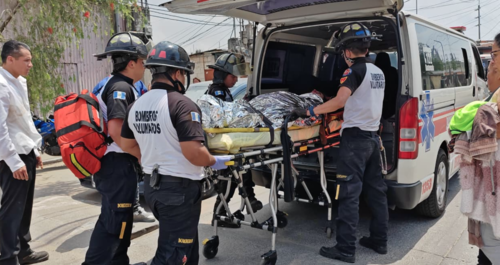 La mujer fue trasladada para poder ser atendida por doctores del Hospital San Juan de Dios. (Foto: Bomberos Voluntarios)