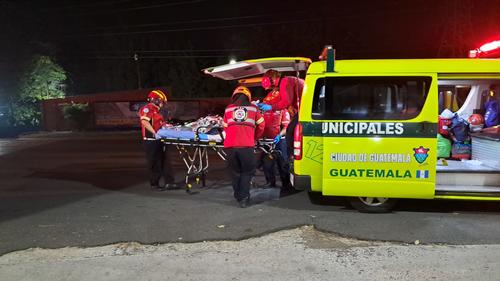 La familia fue trasladada a un hospital por la gravedad de las heridad. (Foto: Bomberos Municipales)
