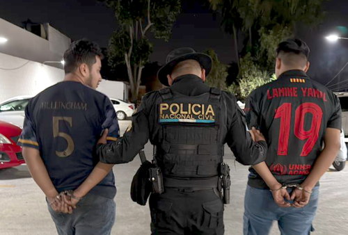 Los capturados indicaron que colaborar&aacute;n con las autoridades para dar con el estafador. (Foto: PNC)