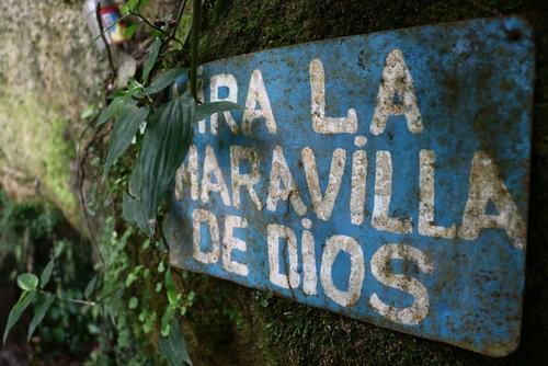 Al lugar acuden visitantes para poder observar las cabezas en piedra. (Foto: Leslie de Le&oacute;n/Colaboradora)
