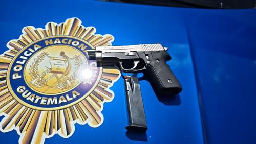 El arma de fuego fue incautada como parte de las evidencias de este caso. (Foto: PNC)