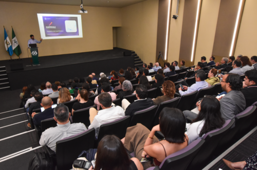 Asistentes a la presentaci&oacute;n del dashboard sobre talento humano de Guatemala No Se Detiene. (Foto: Estuardo Paredes/Colaboraci&oacute;n)