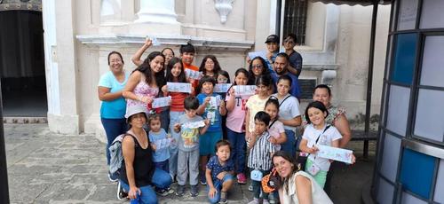 Grupos familiares visitan la exposici&oacute;n Sincretismo ubicada en el coro alto de la Bas&iacute;lica. (Foto: Eddy Recinos/Colaborador)