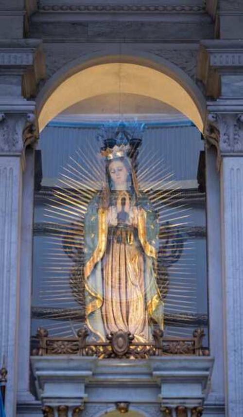 La Virgen de Guadalupe se caracteriza por su humildad representada con un lienzo en el altar mayor. (Foto: Centrohistorico.gt)