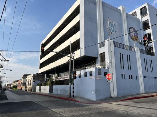 A pocos pasos del Santuario se encuentra el edificio de Loter&iacute;a Sana Luc&iacute;a. (Foto: Sandra Sebasti&aacute;n)
