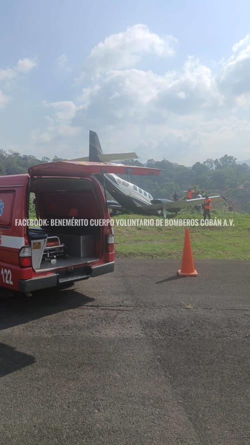 Los socorristas atendieron a los tripulantes quienes solamente sufrieron de crisis nerviosa. (Foto: Bomberos Voluntarios)