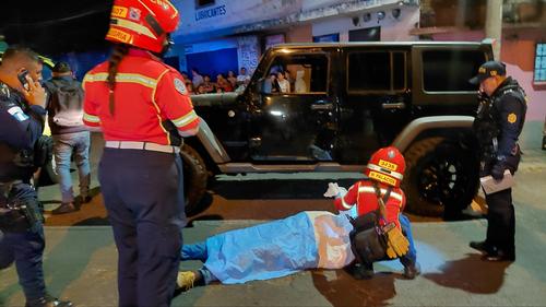 Socorristas intentaron reanimarlo pero el hombre falleci&oacute; debido a la gravedad de sus heridas. (Foto: Bomberos Municipales)