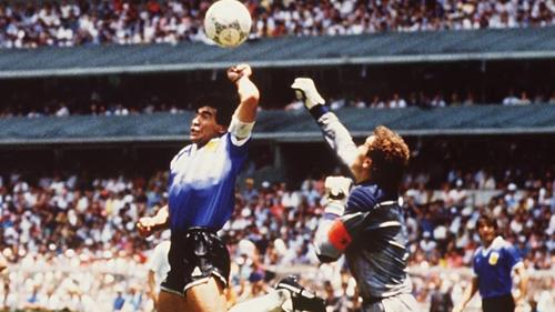 "La Mano de Dios" es recordado como el gol m&aacute;s pol&eacute;mico en la historia de los mundiales.