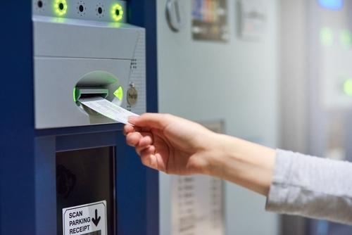 Gremial advierte que regulaci&oacute;n de parqueos podr&iacute;a generar costos adicionales para negocios y usuarios. (Foto ilustrativa: Shutterstock)