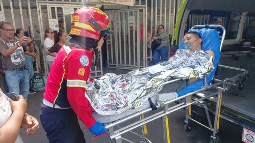 Las v&iacute;ctimas sufrieron graves heridas de bala. (Foto: Bomberos Municipales)