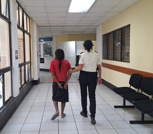 La mujer es se&ntilde;alada de presuntamente matar a machetazos a su conviviente. (Foto: PNC) 