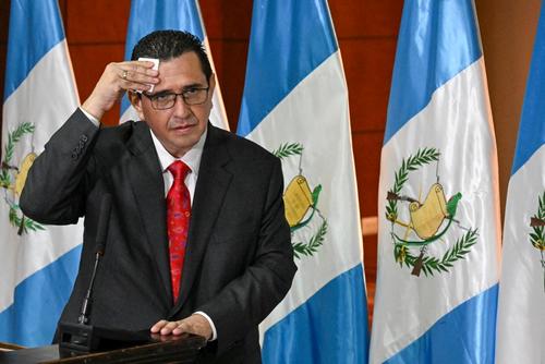 Garc&iacute;a Luna explic&oacute; detalles del cambio de mando ocurrido en las primeras horas de este 17 de mayo. (Foto: AFP)