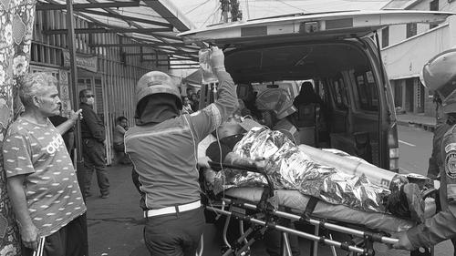 La v&iacute;ctima fue traslada a la emergencia del Hospital San Juan de Dios. (Foto: Bomberos Municipales)